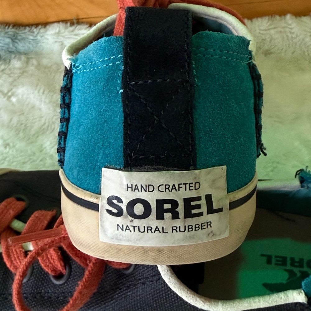 Sorel Black and Teal Sneakers with orange laces. - Picture 4 of 6